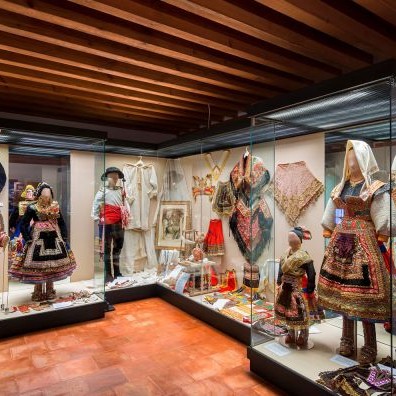 Visítanos Sala de los trajes Museo Marcial Moreno Pascual Lagartera