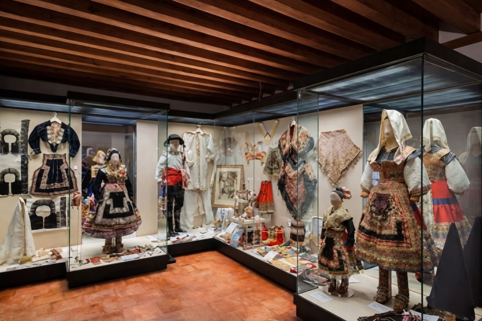 Sala de los trajes Museo Marcial Moreno Pascual Lagartera
